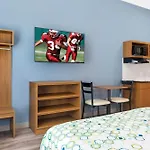 Hometowne Studios By Red Roof Tampa - Airport