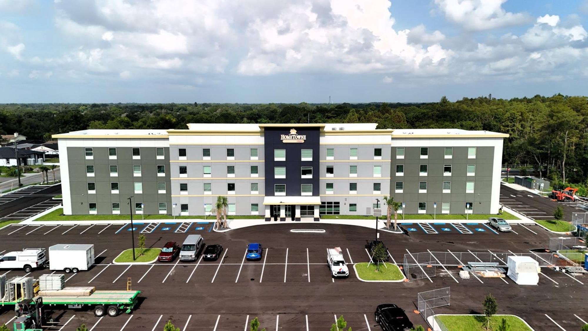 Hometowne By Red Roof Tampa - Airport * West Chase