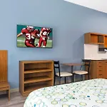 Hometowne Studios By Red Roof Tampa - Airport