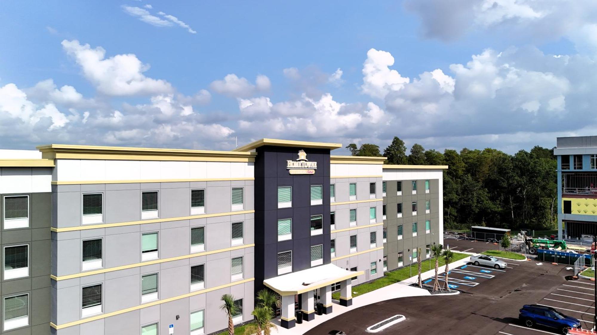 Hometowne By Red Roof Tampa - Airport West Chase