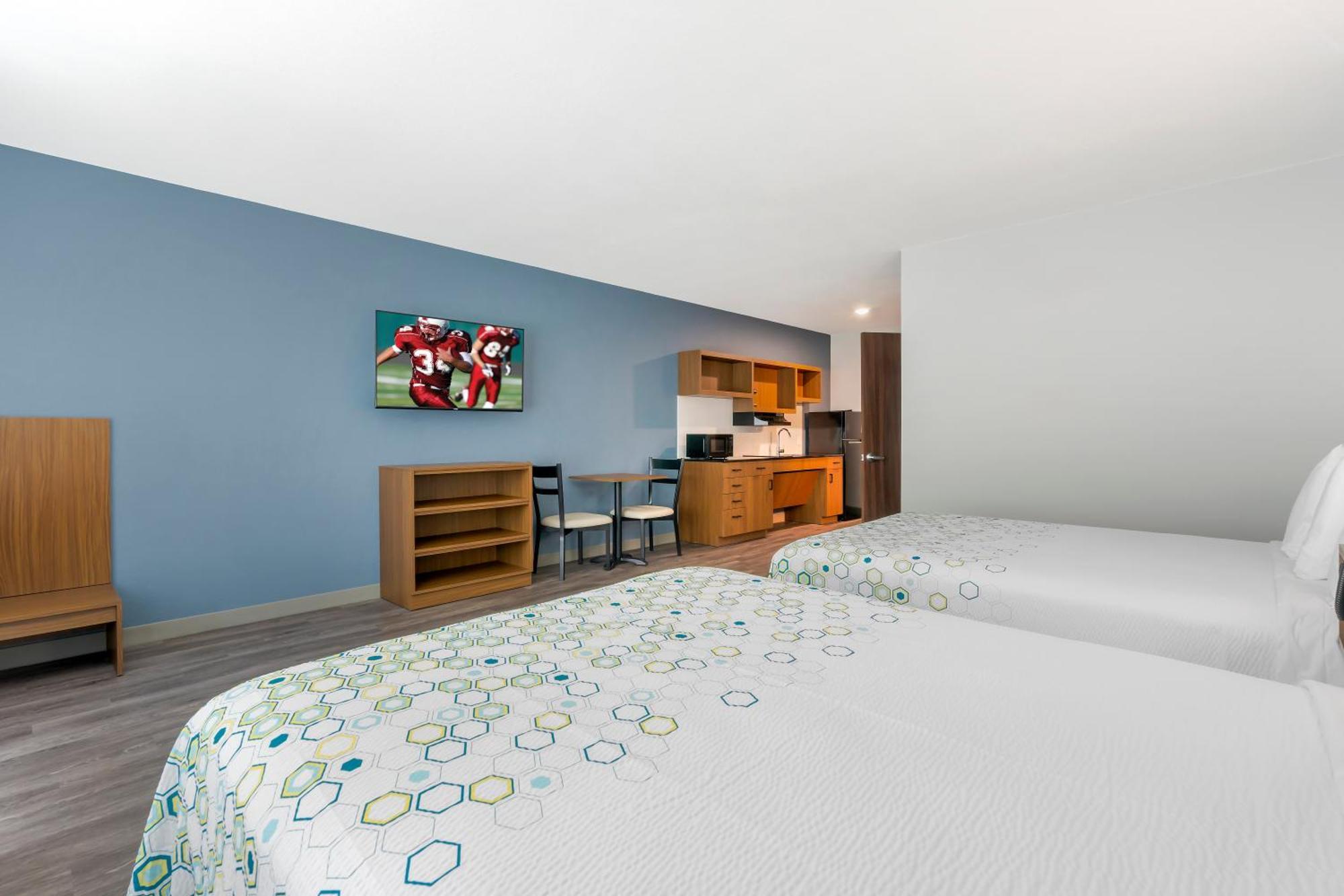 Motel Hometowne By Red Roof Tampa - Airport *